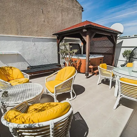 Downtown Luxury Apartments With Hot Tub Vodice Exterior photo