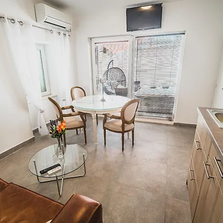 Downtown Luxury Apartments With Hot Tub Vodice Exterior photo