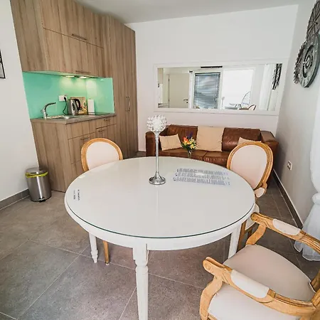 Downtown Luxury Apartments With Hot Tub Vodice Exterior photo