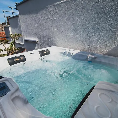 Downtown Luxury Apartments With Hot Tub Vodice Exterior photo