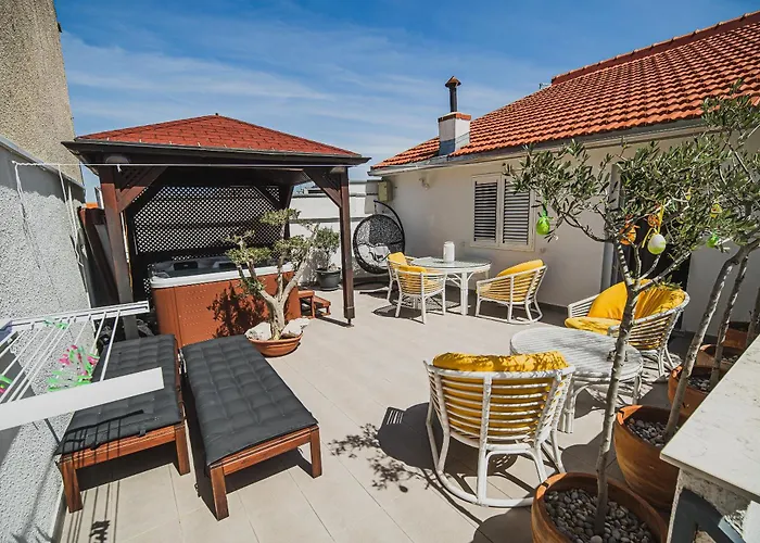 Downtown Luxury Apartments With Hot Tub