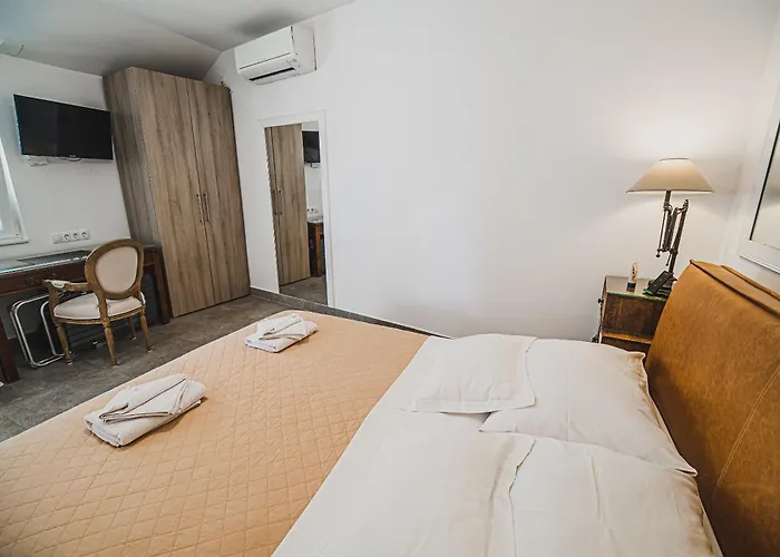 Downtown Luxury Apartments With Hot Tub