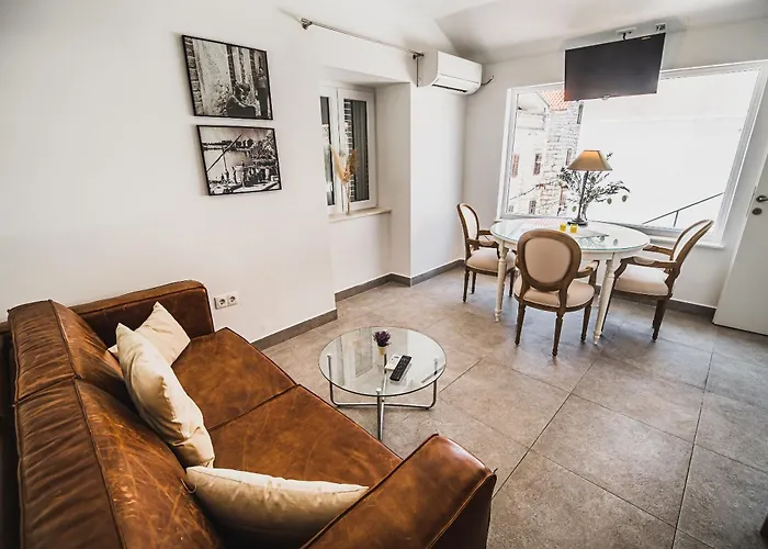 Downtown Luxury Apartments With Hot Tub
