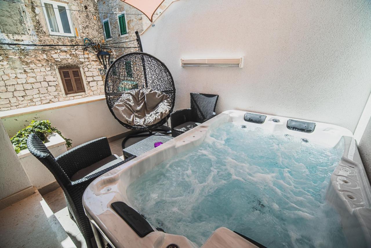 Apartment Downtown Luxury With Hot Tub