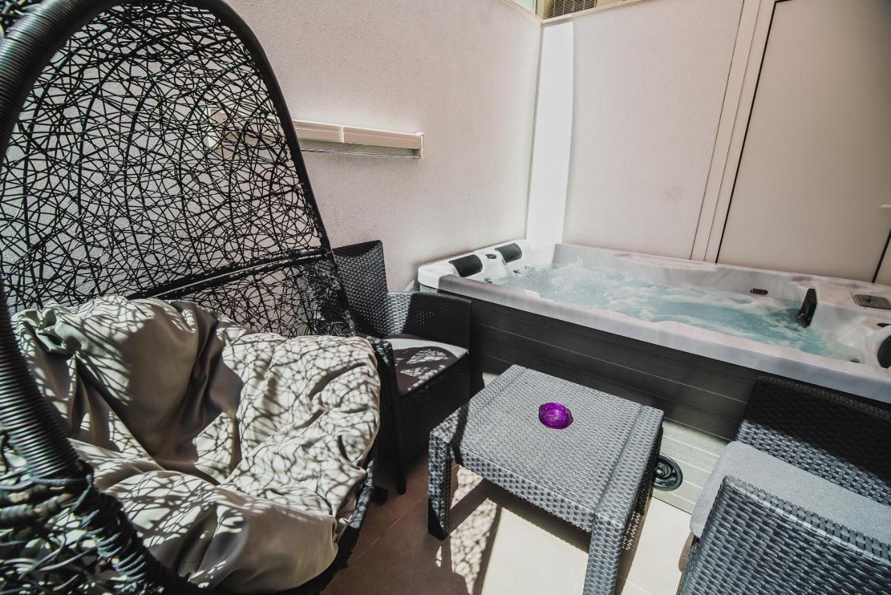 Apartment Downtown Luxury With Hot Tub