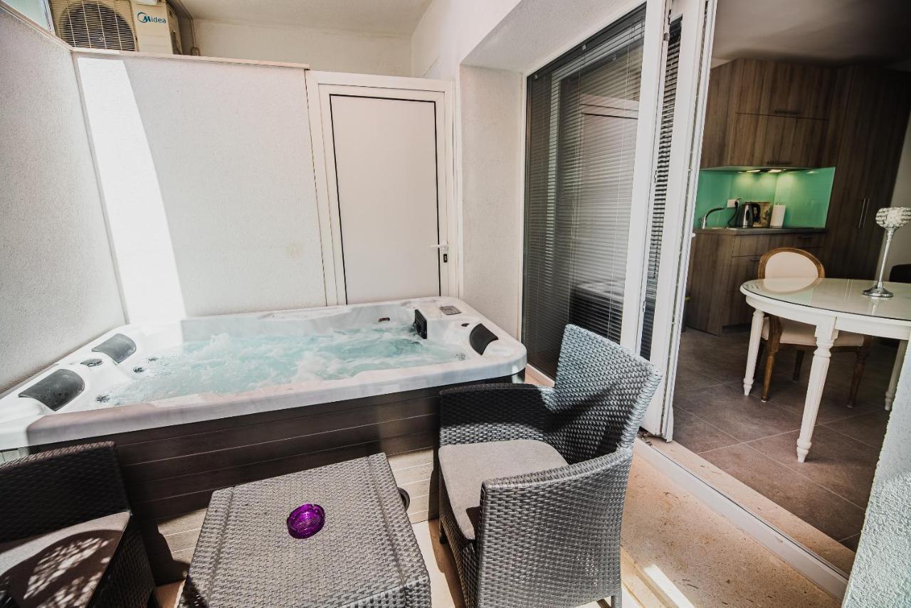 Apartment Downtown Luxury With Hot Tub *