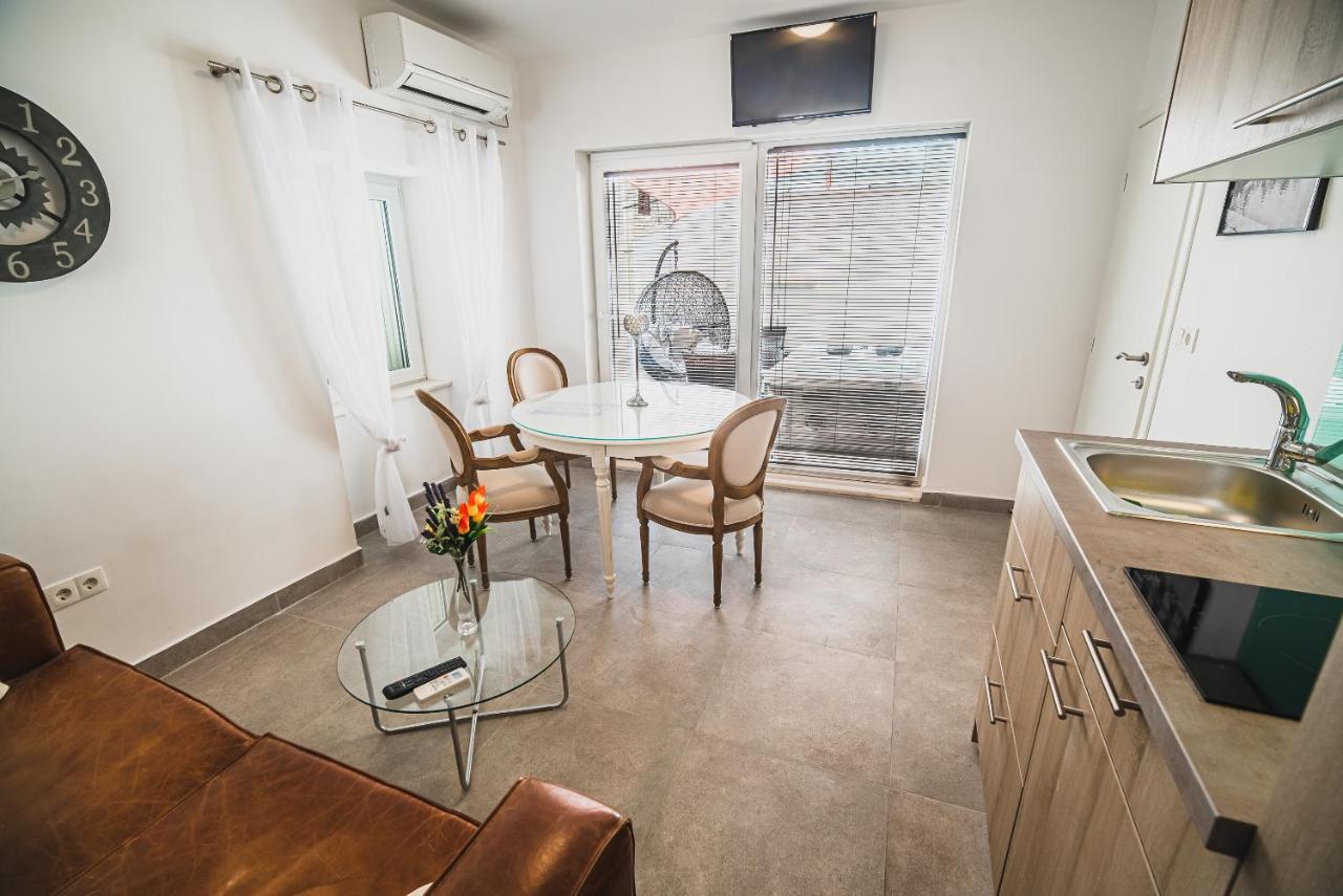 Apartment Downtown Luxury With Hot Tub *