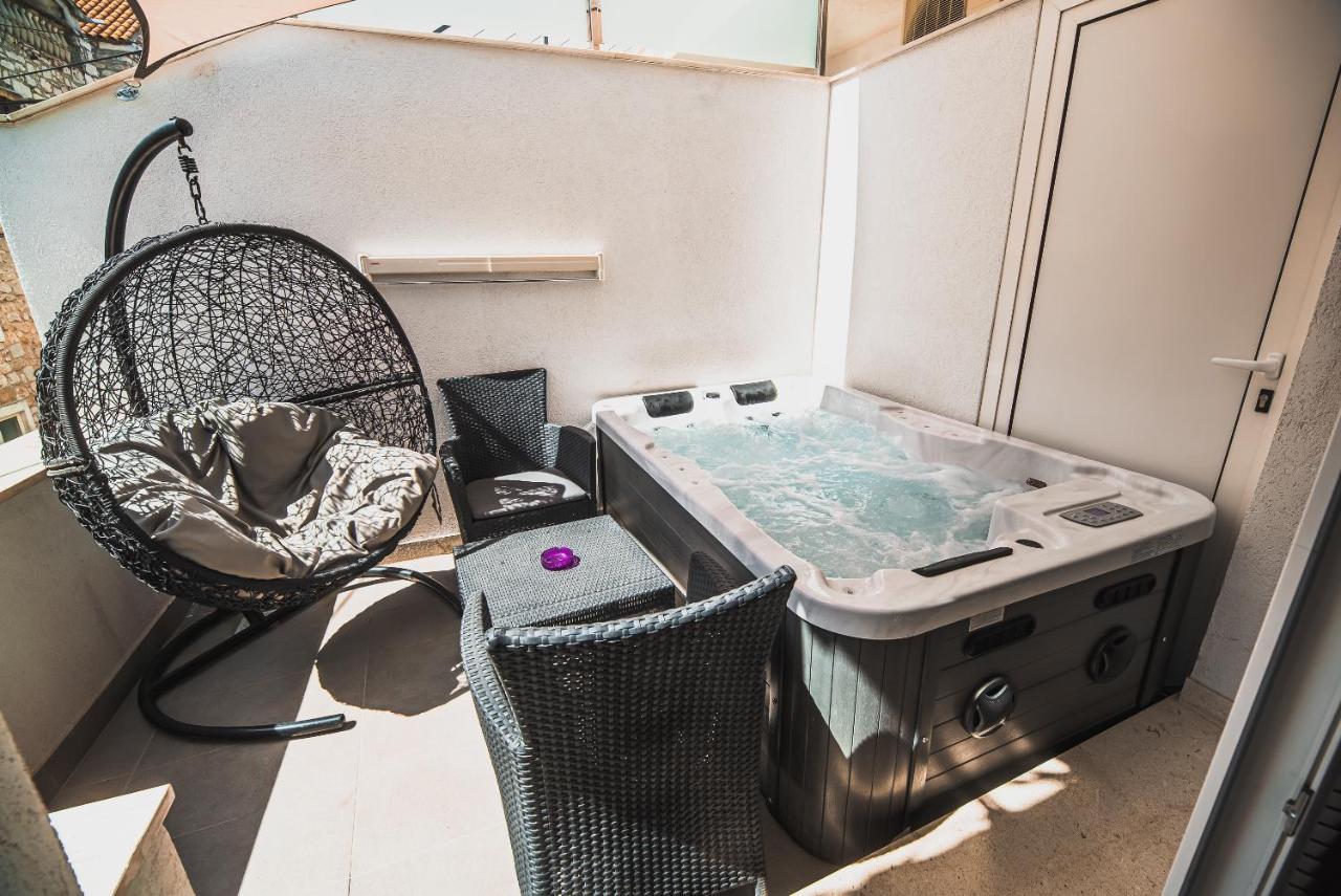 Downtown Luxury With Hot Tub Vodice