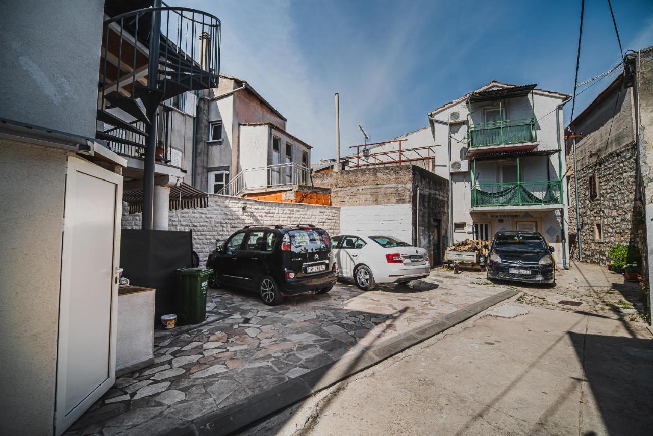 Downtown Luxury With Hot Tub
