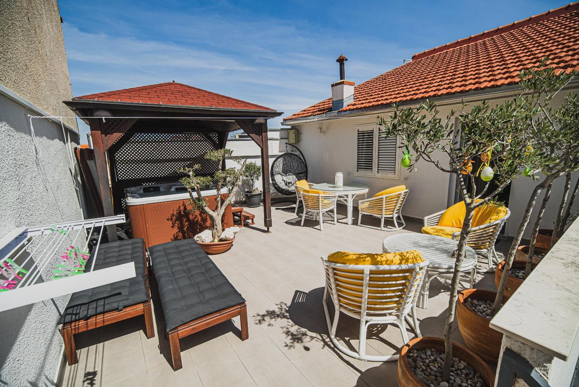 Apartment Downtown Luxury With Hot Tub
